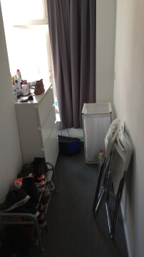 De aparte kleding ruimte