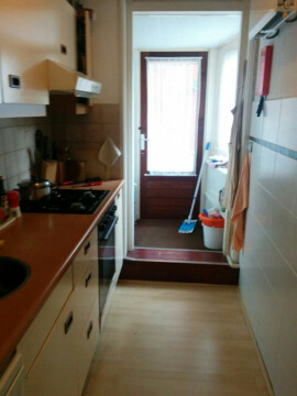 opstap naar de koelkast en balkon