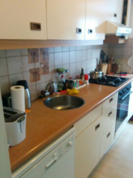 Gezamenlijke keuken met oven en eigen kastje